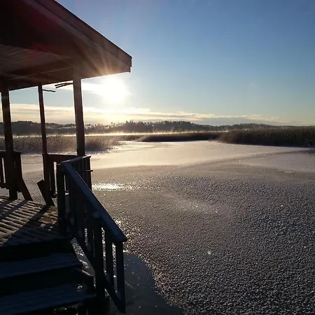 Lyhdyn Tila 호텔 카리나